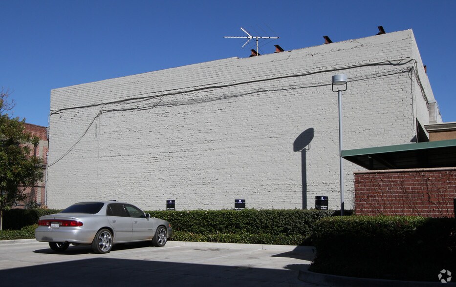217 N San Joaquin St, Stockton, CA à vendre - Photo du bâtiment - Image 2 de 13