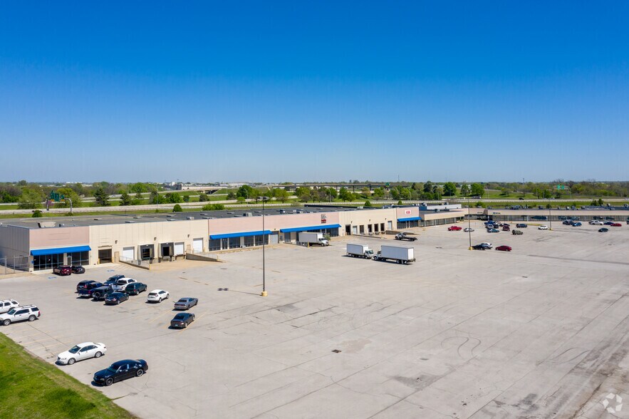 9797-10161 E Admiral Pl, Tulsa, OK à louer - Photo du bâtiment - Image 3 de 26
