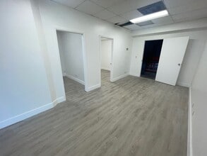 4700 N Dixie Hwy, Oakland Park, FL for lease Interior Photo- Image 2 of 13