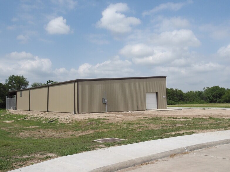 16422 Alamo dr, Harlingen, TX à vendre - Photo du bâtiment - Image 2 de 10