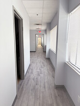 5001 Crown Manor Pl, Louisville, KY for lease Interior Photo- Image 1 of 5
