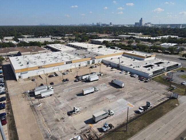 More details for 1530 W Sam Houston Pky N, Houston, TX - Multiple Space Uses for Lease