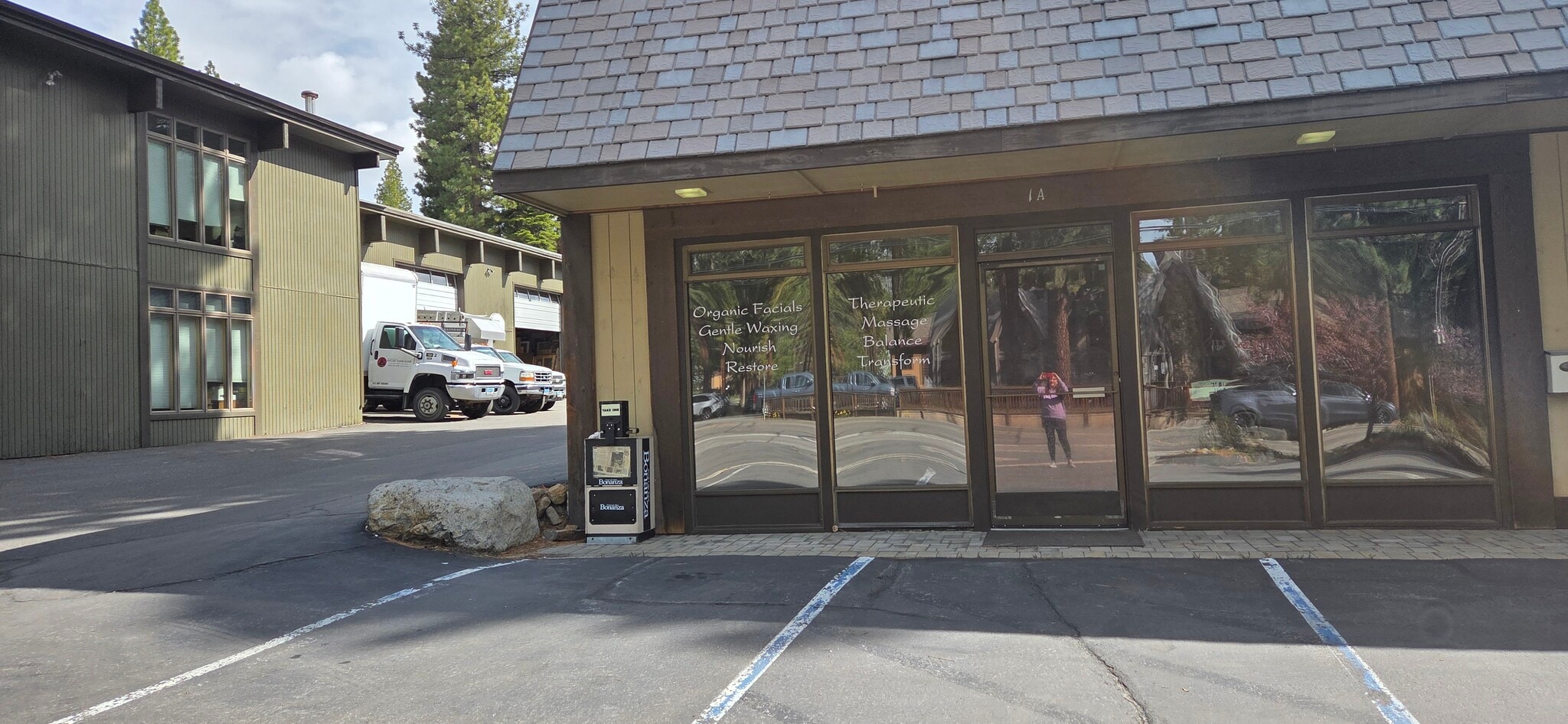 230 Village Blvd, Incline Village, NV for lease Primary Photo- Image 1 of 3