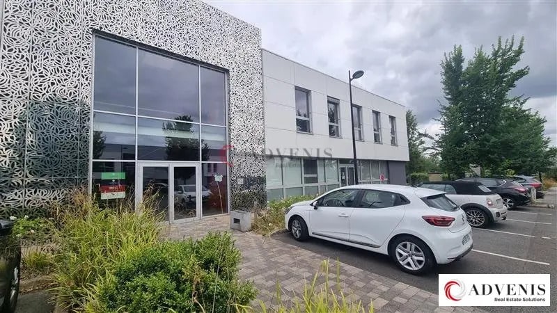 Office in Sainghin-en-Mélantois for lease Building Photo- Image 1 of 12