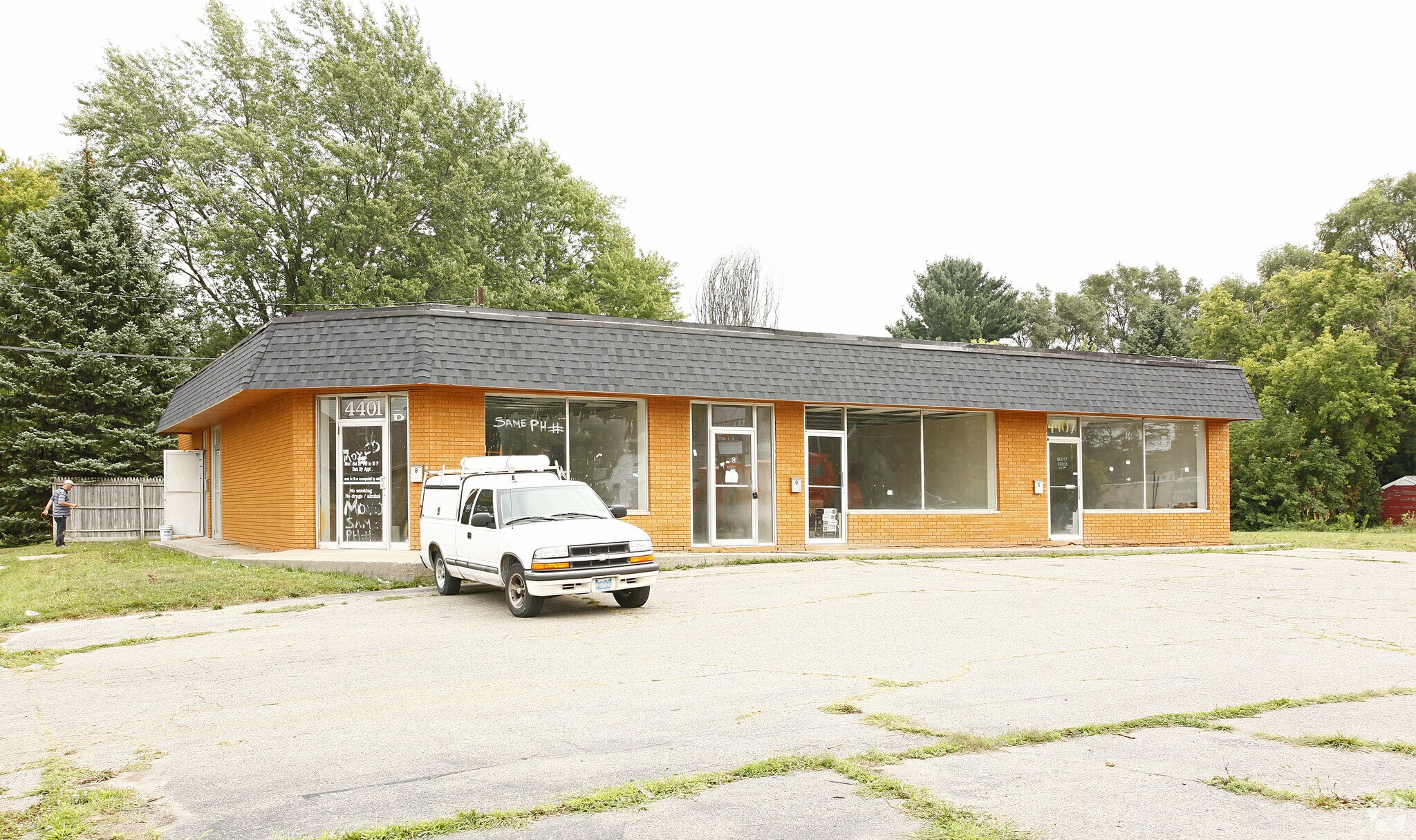 4401-4407 S Martin Luther King Jr Blvd, Lansing, MI à louer Photo principale- Image 1 de 4