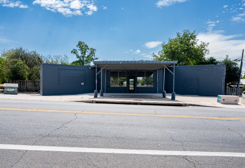 1802 E Commerce St, San Antonio, TX for lease - Building Photo - Image 1 of 34