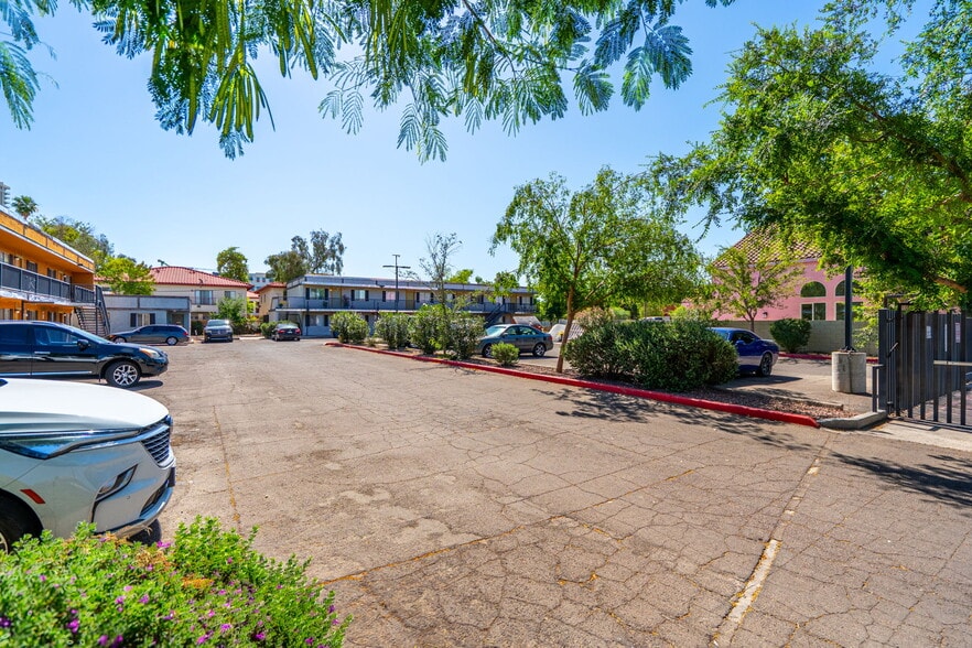 Heart of Tempe | 33-Units portfolio of 2 properties for sale on LoopNet.ca - Building Photo - Image 2 of 21