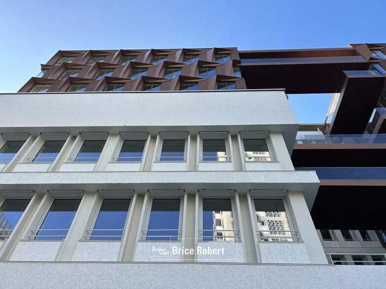 Office in Lyon for lease - Building Photo - Image 2 of 26