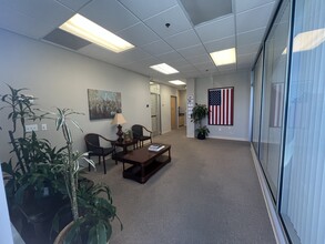 28338 Constellation Rd, Valencia, CA à louer Hall d’entrée- Image 2 de 4