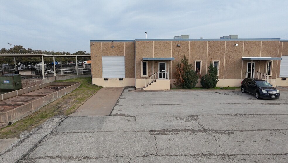 320-322 International Pky, Arlington, TX à louer - Photo du bâtiment - Image 3 de 21