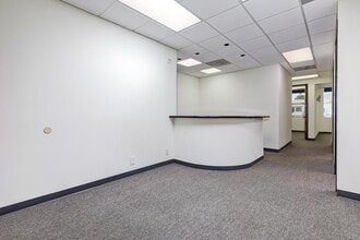 250 N Robertson Blvd, Beverly Hills, CA for lease Interior Photo- Image 2 of 8
