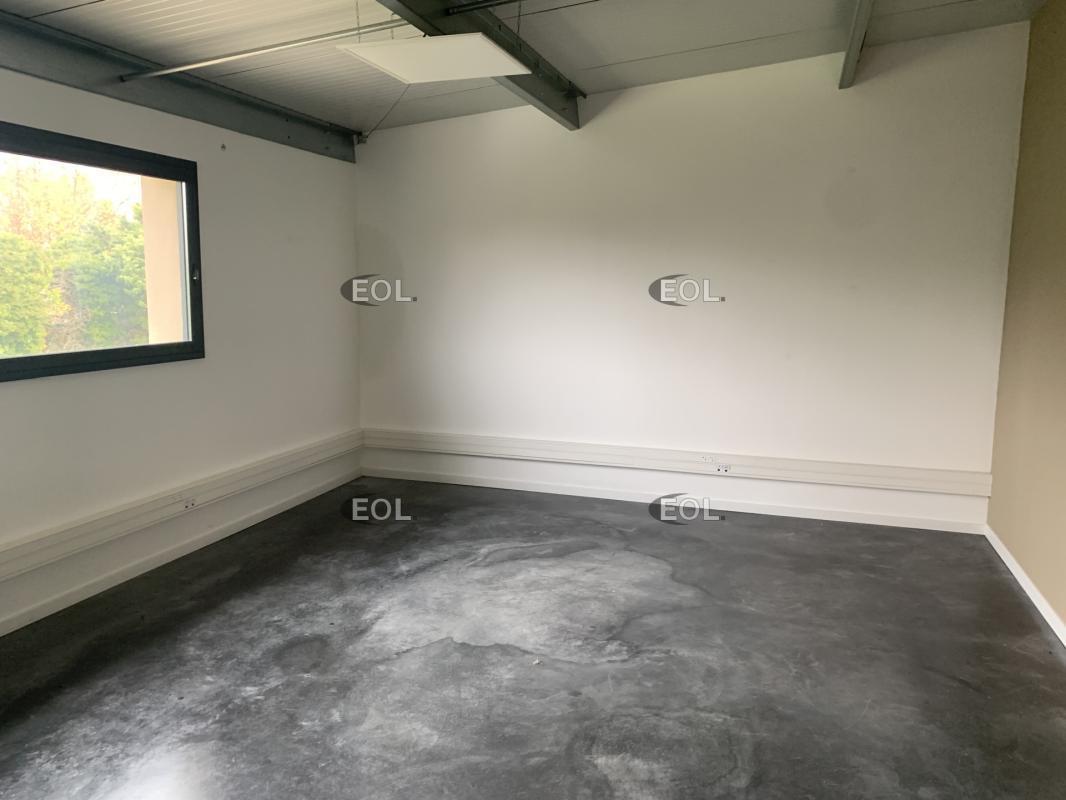 Office in Le Thor for lease Interior Photo- Image 1 of 6