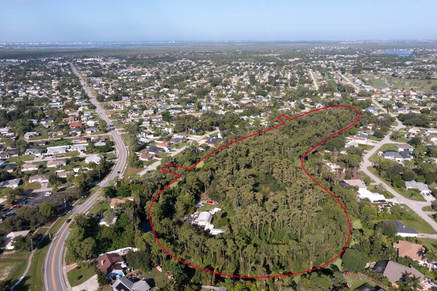 8181 Cypress Dr S, Fort Myers, FL à vendre - Photo du bâtiment - Image 1 de 19
