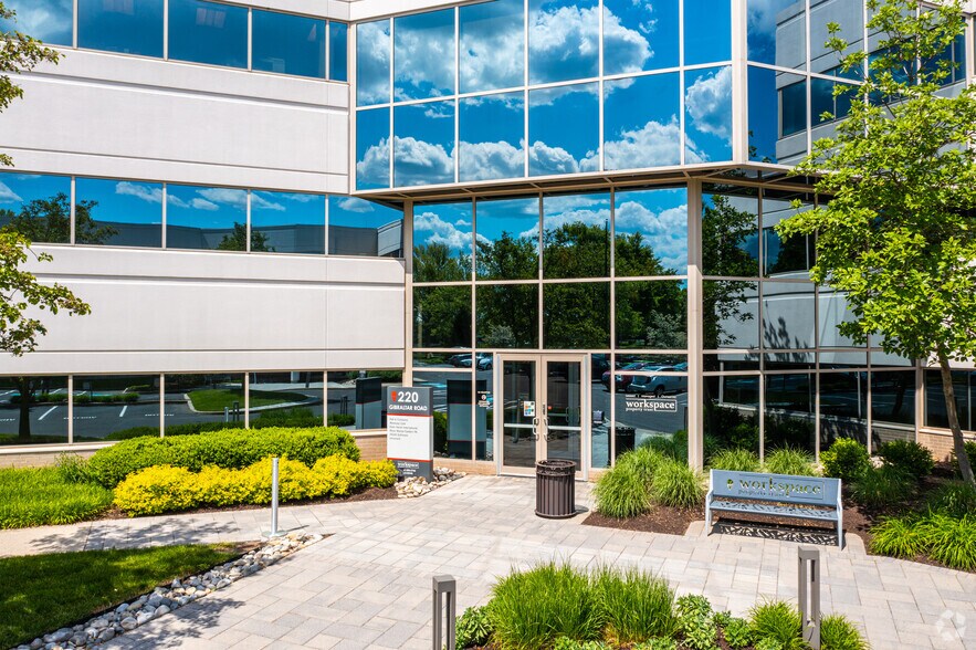 220 Gibraltar Rd, Horsham Township, PA à louer - Photo du bâtiment - Image 3 de 16