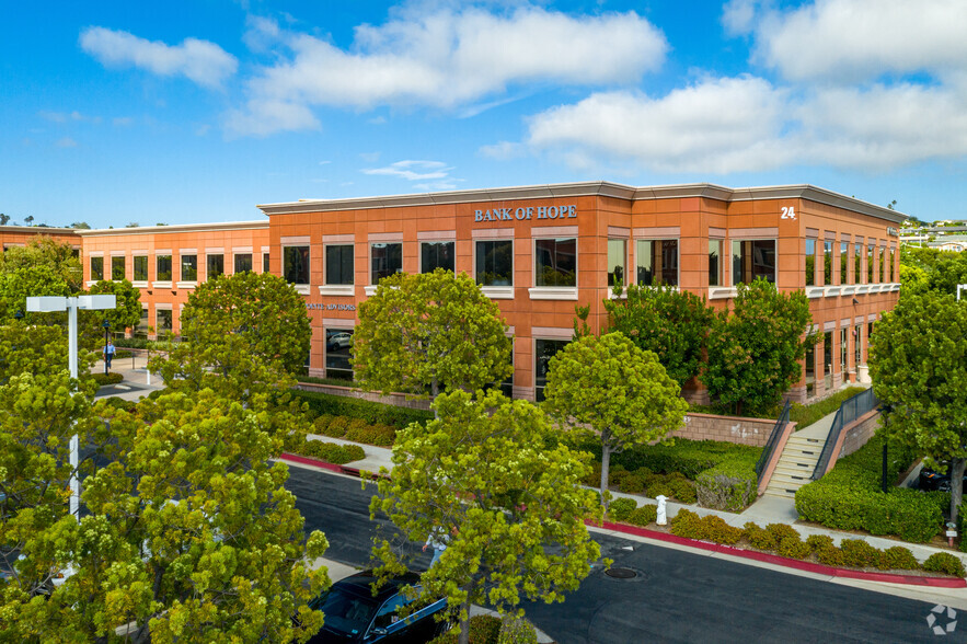 24 Corporate Plaza Dr, Newport Beach, CA for lease - Building Photo - Image 2 of 5