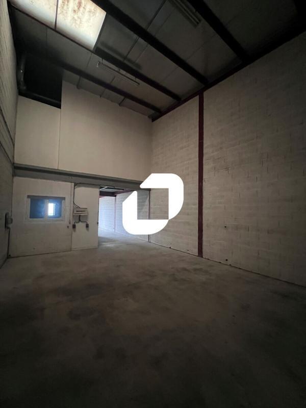 Flex in Quincy-Voisins for lease Interior Photo- Image 1 of 12