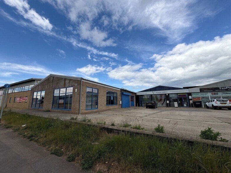 Churchill Rd, Bicester à louer - Photo du bâtiment - Image 3 de 12