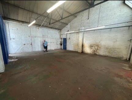 Lythalls Ln, Coventry à louer - Photo du bâtiment - Image 2 de 4