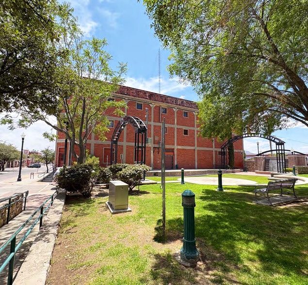 701 W Paisano Dr & 201 Anthony St portfolio of 2 properties for sale on LoopNet.ca - Building Photo - Image 3 of 16