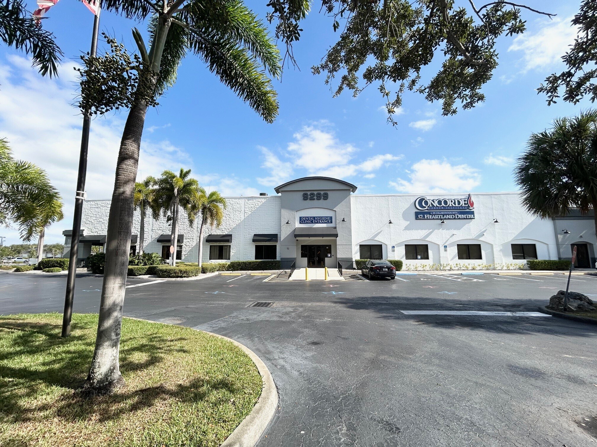 9299 College Pky, Fort Myers, FL à louer Photo du bâtiment- Image 1 de 8
