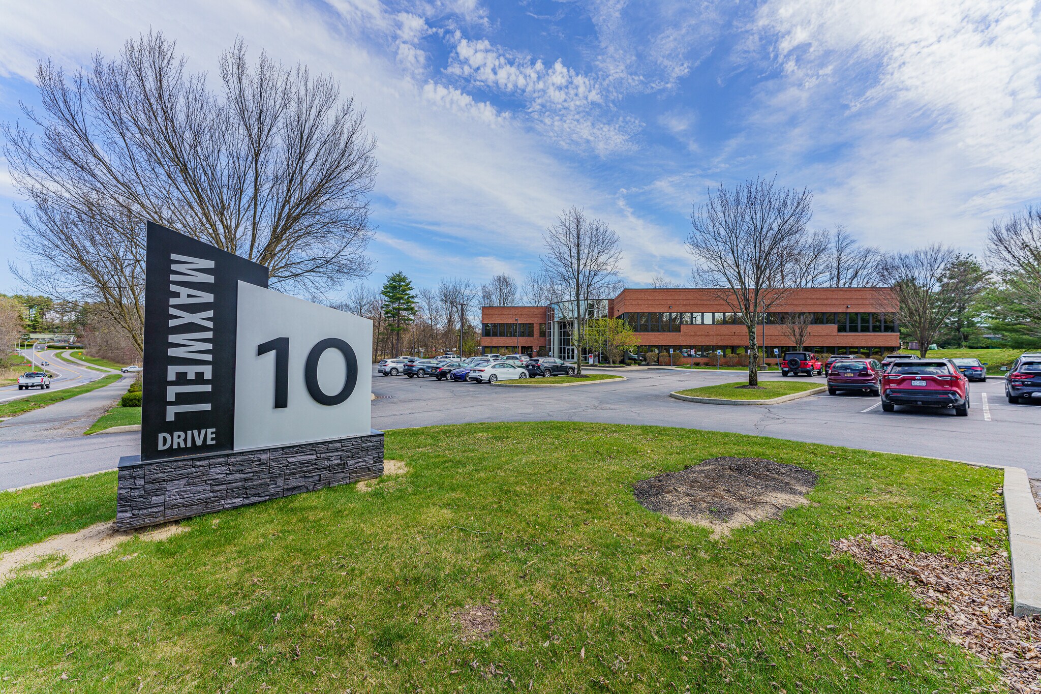 10 Maxwell Dr, Clifton Park, NY à louer Photo du bâtiment- Image 1 de 109