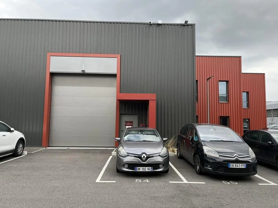 Flex in Chassieu for lease Building Photo- Image 1 of 36