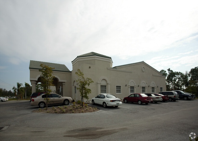 7981 Gladiolus Dr, Fort Myers, FL for sale - Building Photo - Image 3 of 6