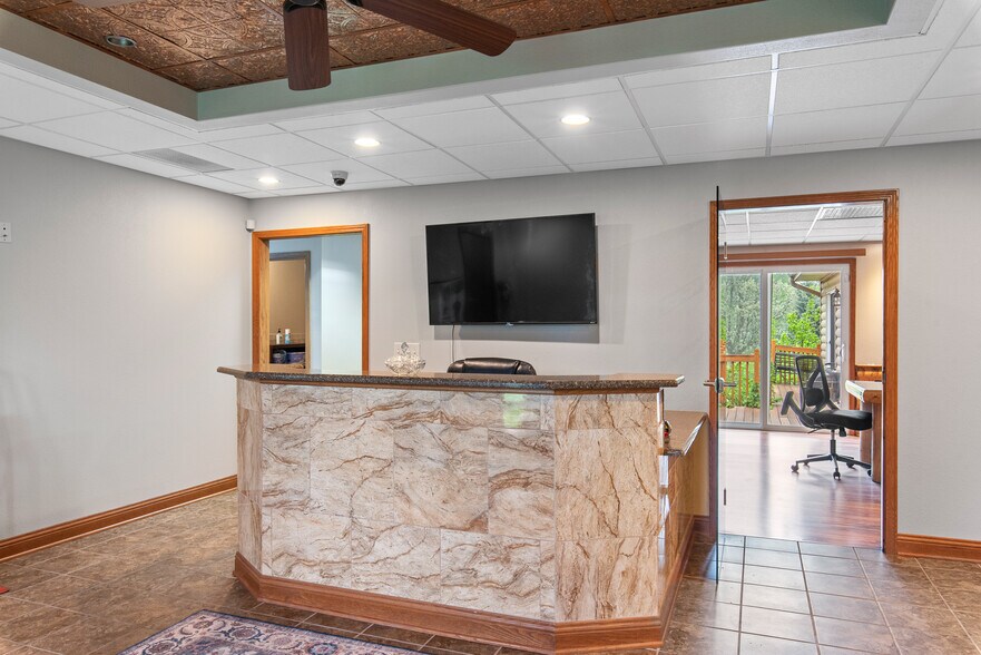 N48W14336 Hampton Rd, Menomonee Falls, WI à vendre - Photo du bâtiment - Image 3 de 11