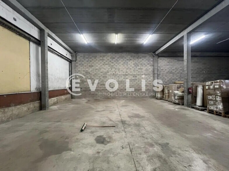 Flex in Boissy-Saint-Léger for lease - Interior Photo - Image 1 of 9