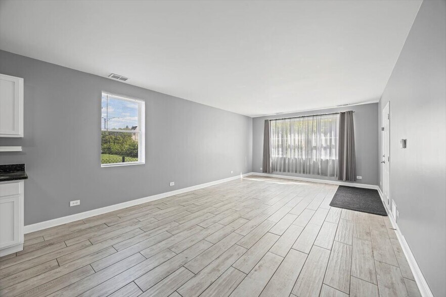 7-Unit East Garfield Park Portfolio portefeuille de 2 propriétés à vendre sur LoopNet.ca - Photo du bâtiment - Image 3 de 22