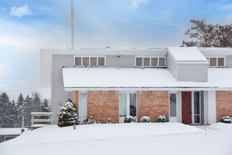 4050 Barnes Rd, Traverse City, MI à vendre - Photo du bâtiment - Image 3 de 35