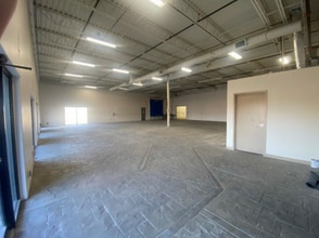 1700 Kiefer Dr, Zion, IL à louer Photo intérieure- Image 2 de 4