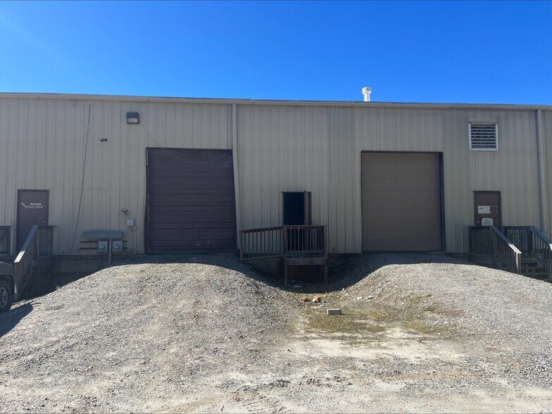 128 Furlong Industrial Dr, Kernersville, NC à louer - Photo du bâtiment - Image 3 de 7