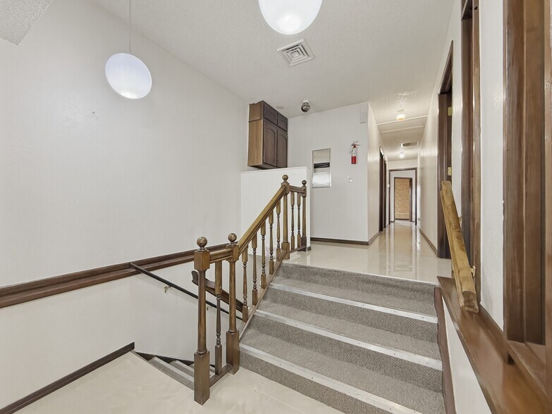 4219 S Broadway, Englewood, CO à vendre - Photo du bâtiment - Image 3 de 30