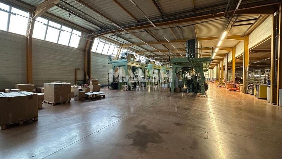 Flex in Saint-André-de-Corcy for sale - Building Photo - Image 2 of 10