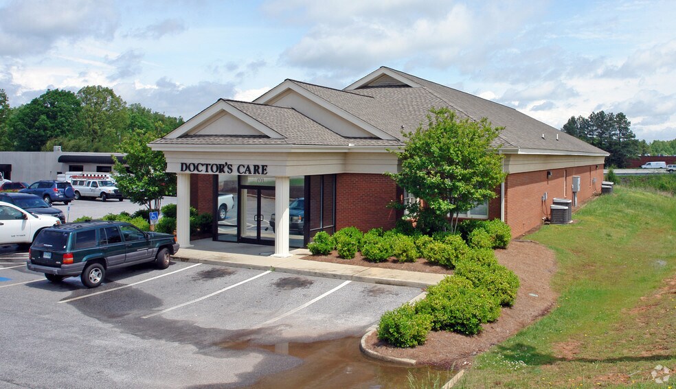 701 Congaree Rd, Greenville, SC à louer - Photo du bâtiment - Image 3 de 25