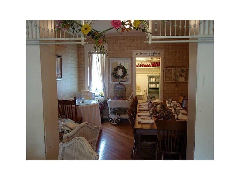 786 8th Ave, Marion, IA for sale - Interior Photo - Image 2 of 10