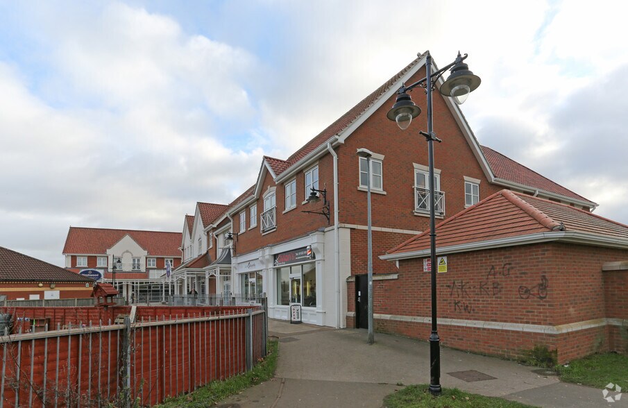 Birchwood Ave, Lincoln à louer - Photo du bâtiment - Image 3 de 10