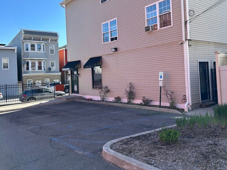 624-628 Main St, Paterson, NJ for lease - Building Photo - Image 3 of 6