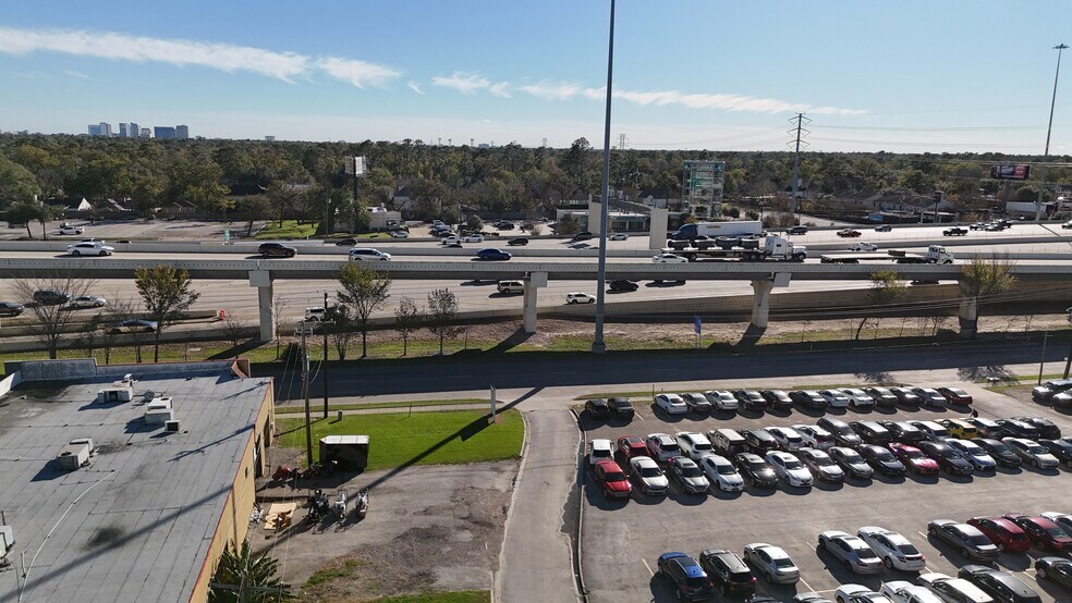 10932 Katy Fwy, Houston, TX à louer - Photo du bâtiment - Image 2 de 14