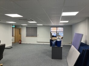 15 Kings Ct, Newmarket for lease Interior Photo- Image 2 of 3