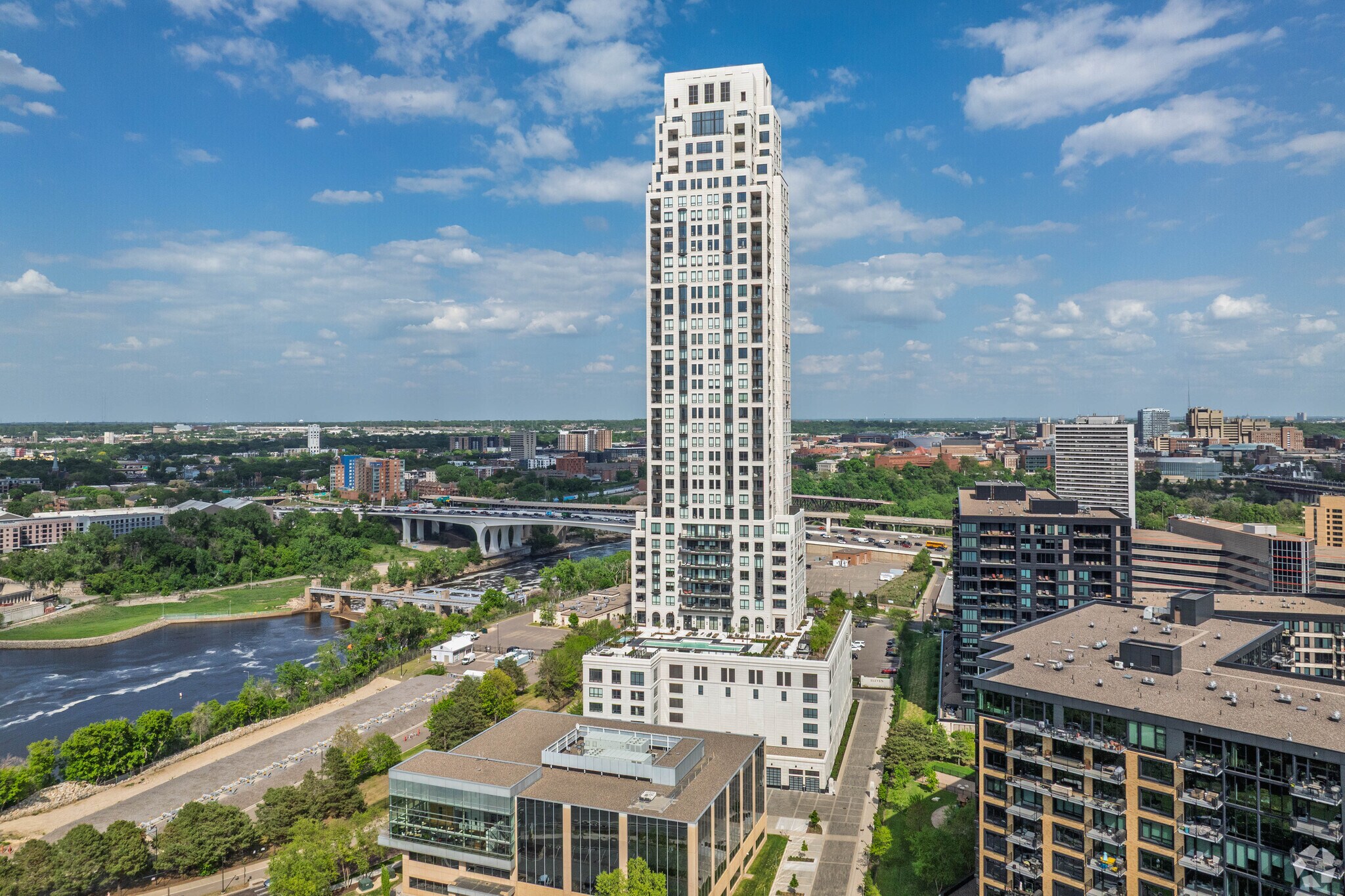 1111 W River Pky, Minneapolis, MN à louer Photo principale- Image 1 de 5