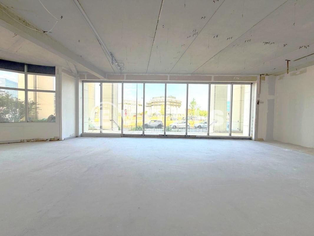 Office in Bordeaux for lease Interior Photo- Image 1 of 8