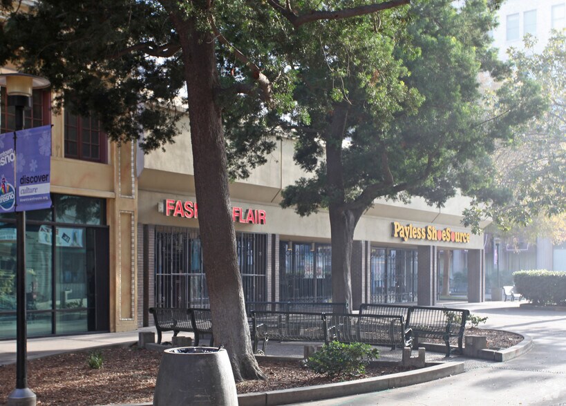 2013-2021 Mariposa Mall, Fresno, CA à vendre - Photo du bâtiment - Image 3 de 6