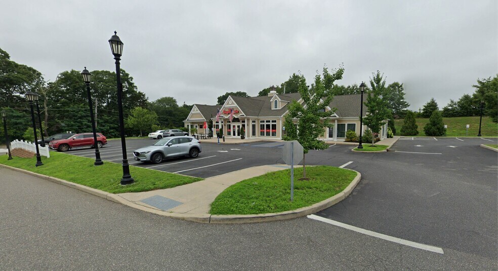 117 Terry Rd, Smithtown, NY à louer - Photo du bâtiment - Image 3 de 7