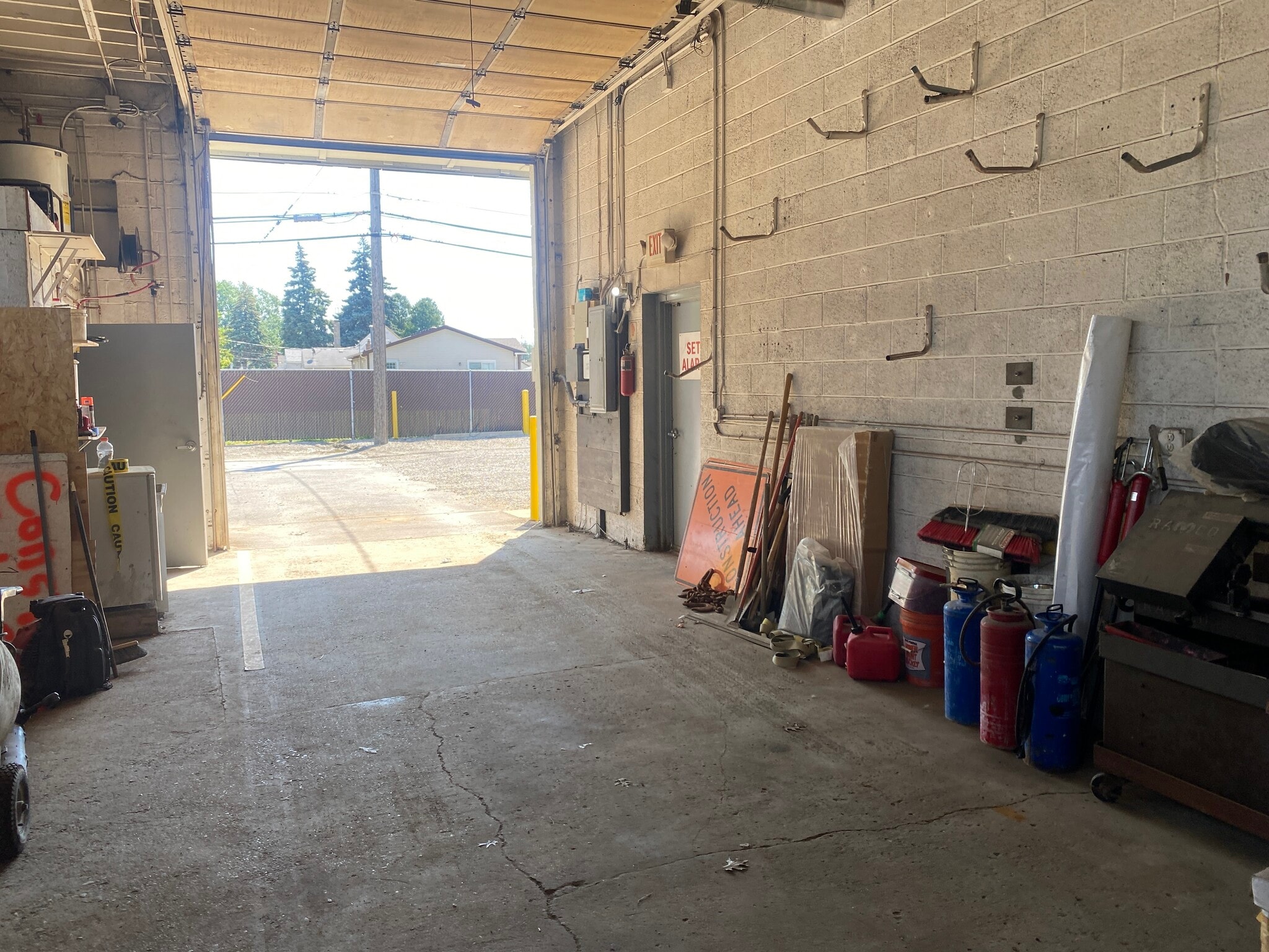 25530 Schoenherr Rd, Warren, MI à louer Photo intérieure- Image 1 de 6