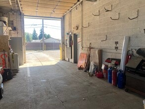 25530 Schoenherr Rd, Warren, MI à louer Photo intérieure- Image 1 de 6