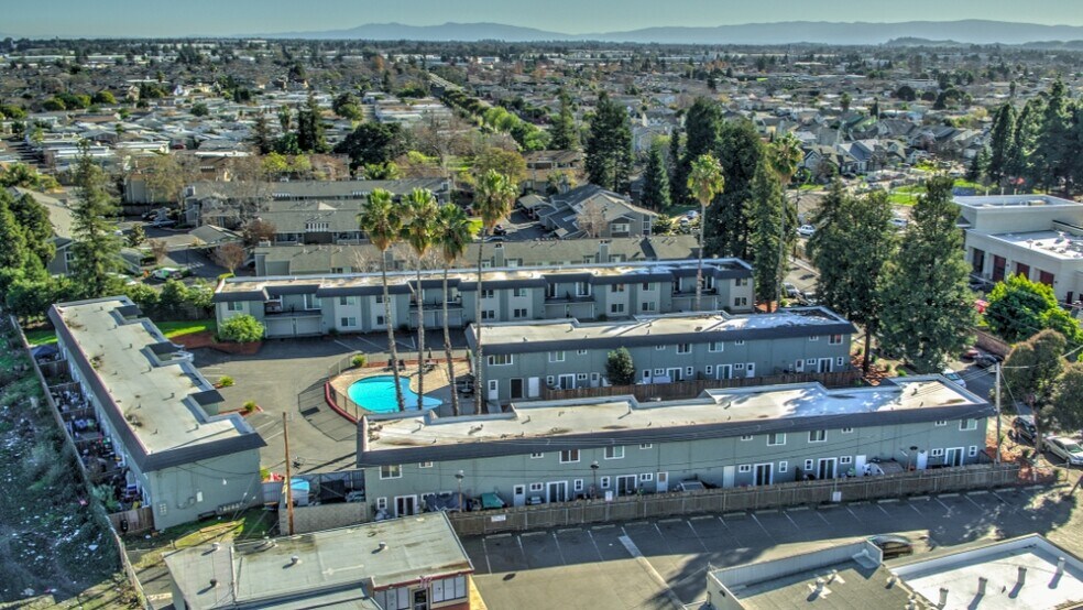 28222 Lustig Ct, Hayward, CA à vendre - Photo du bâtiment - Image 3 de 26