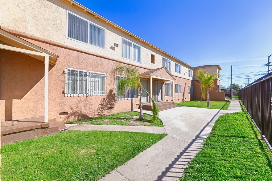 411 N Chester Ave, Compton, CA à vendre - Photo du bâtiment - Image 2 de 6