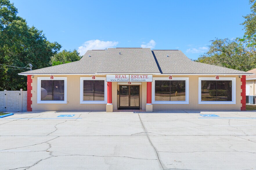 7231 Little Rd, New Port Richey, FL à louer - Photo du bâtiment - Image 1 de 18